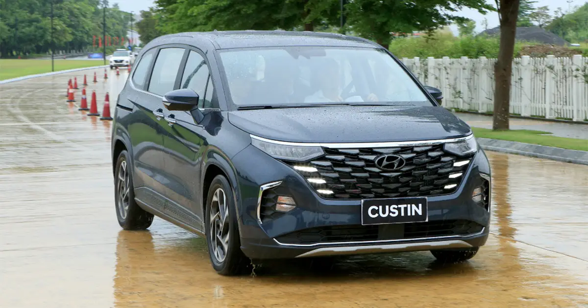 so sánh 3 phiên bản xe Hyundai Custin