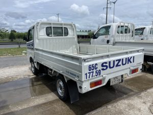 Thùng xe thiết kế 3 bửng mở, sơn tỉnh điện đạt tiêu chuẩn Suzuki