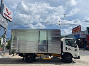 Ngoại thất xe tải IZ50M PLus Thùng kín