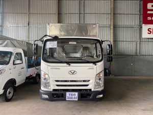 Ngoại thất xe tải IZ50M PLus Thùng kín